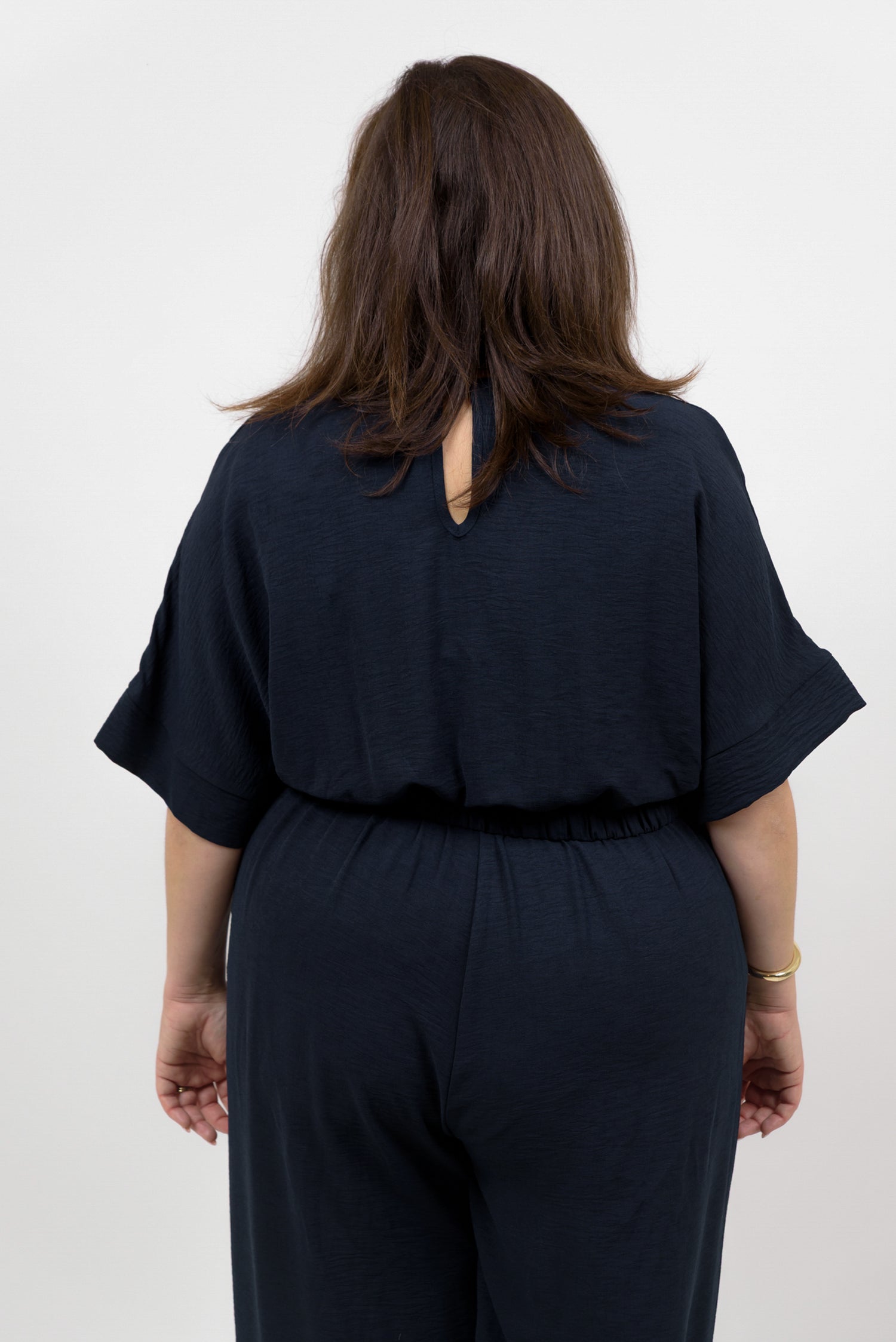 אוברול כחול עם חגורה