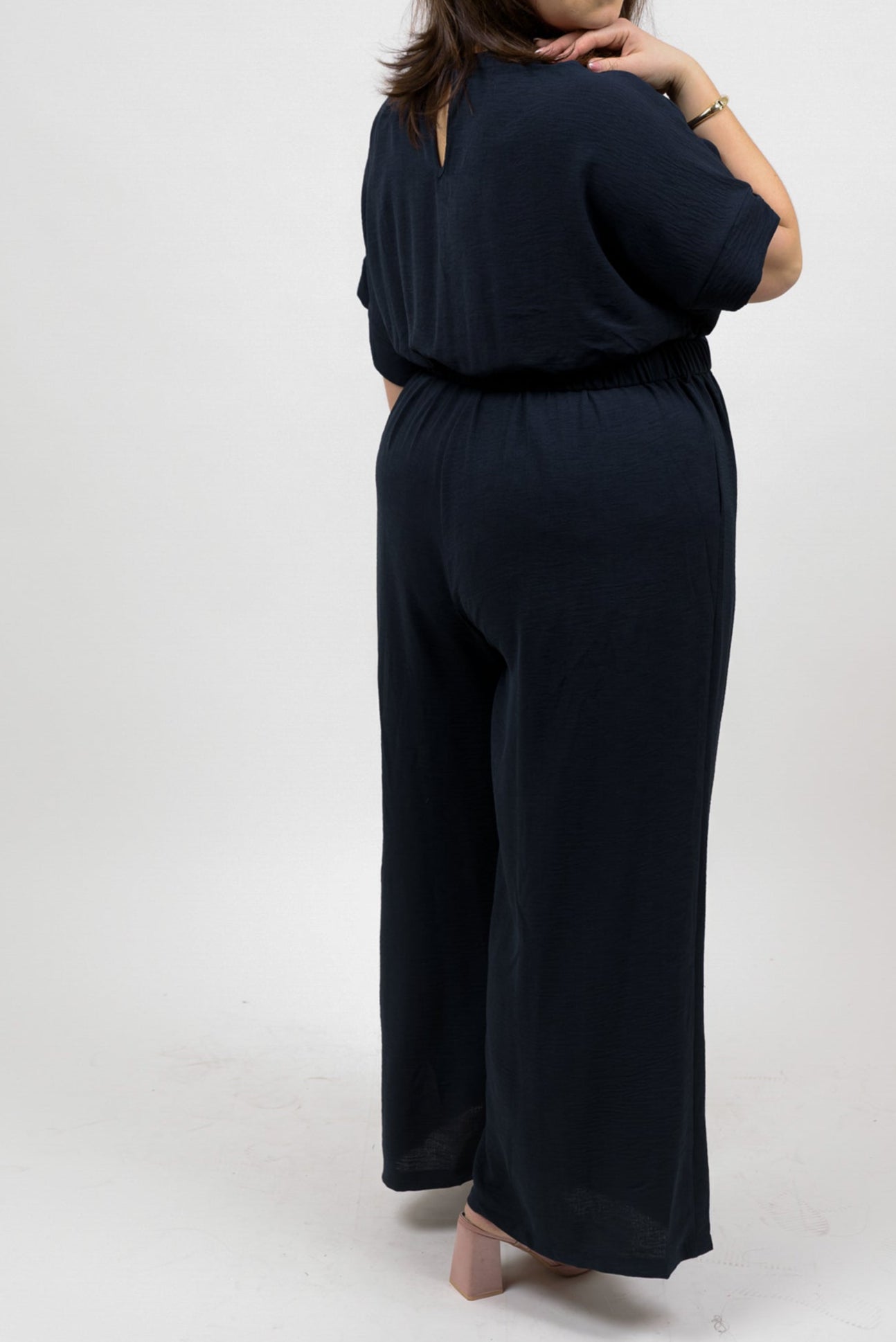 אוברול כחול עם חגורה