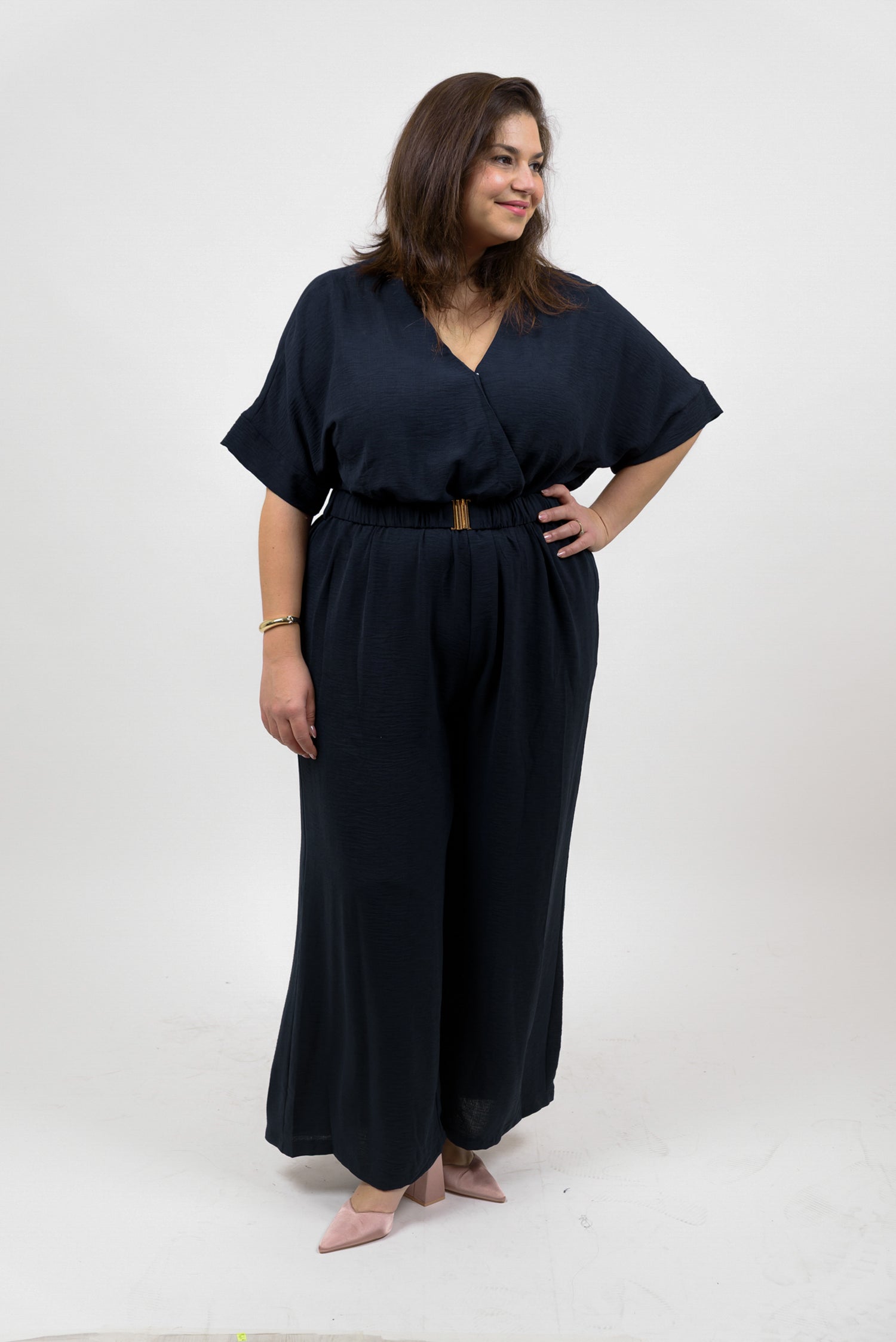 אוברול כחול עם חגורה