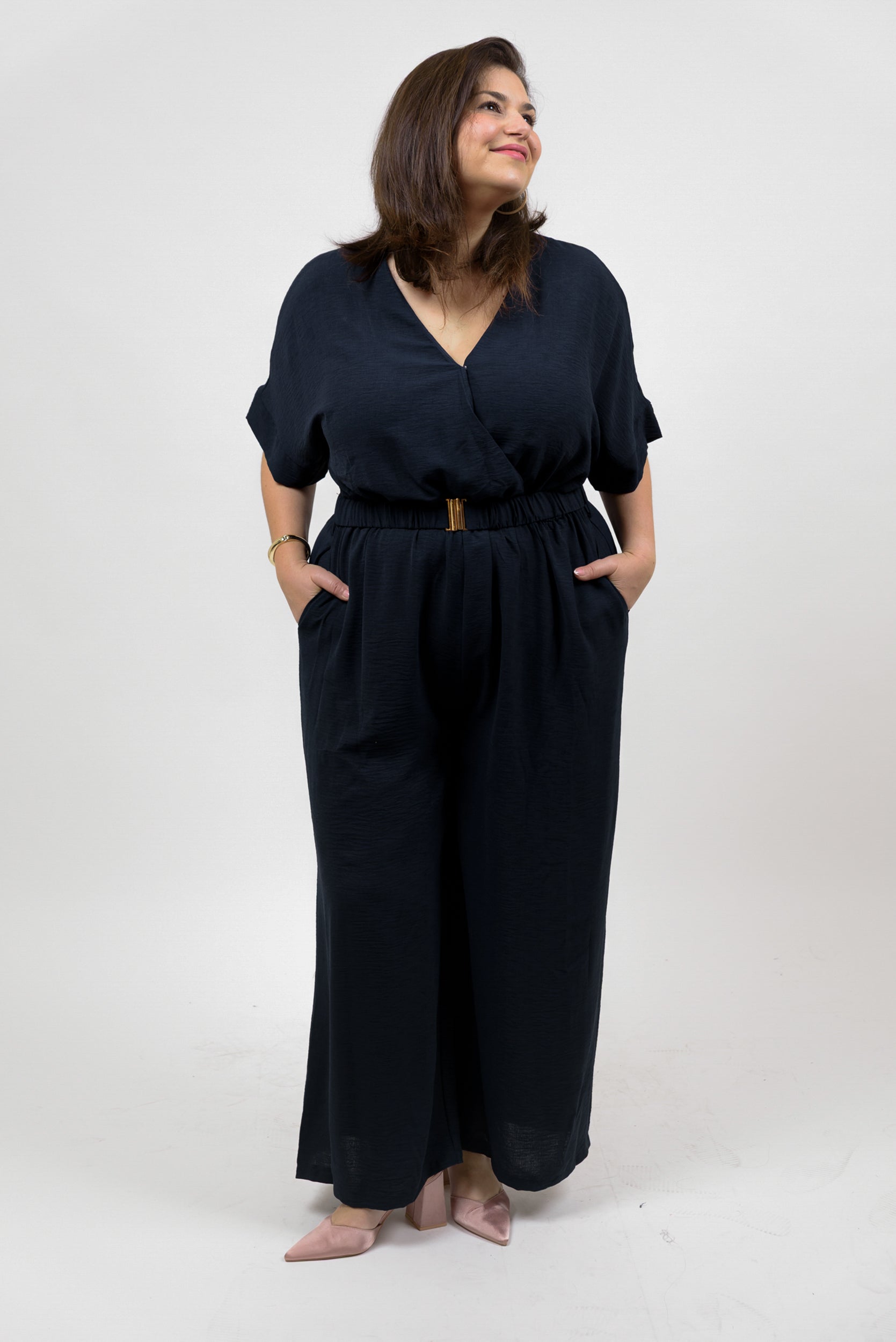 אוברול כחול עם חגורה