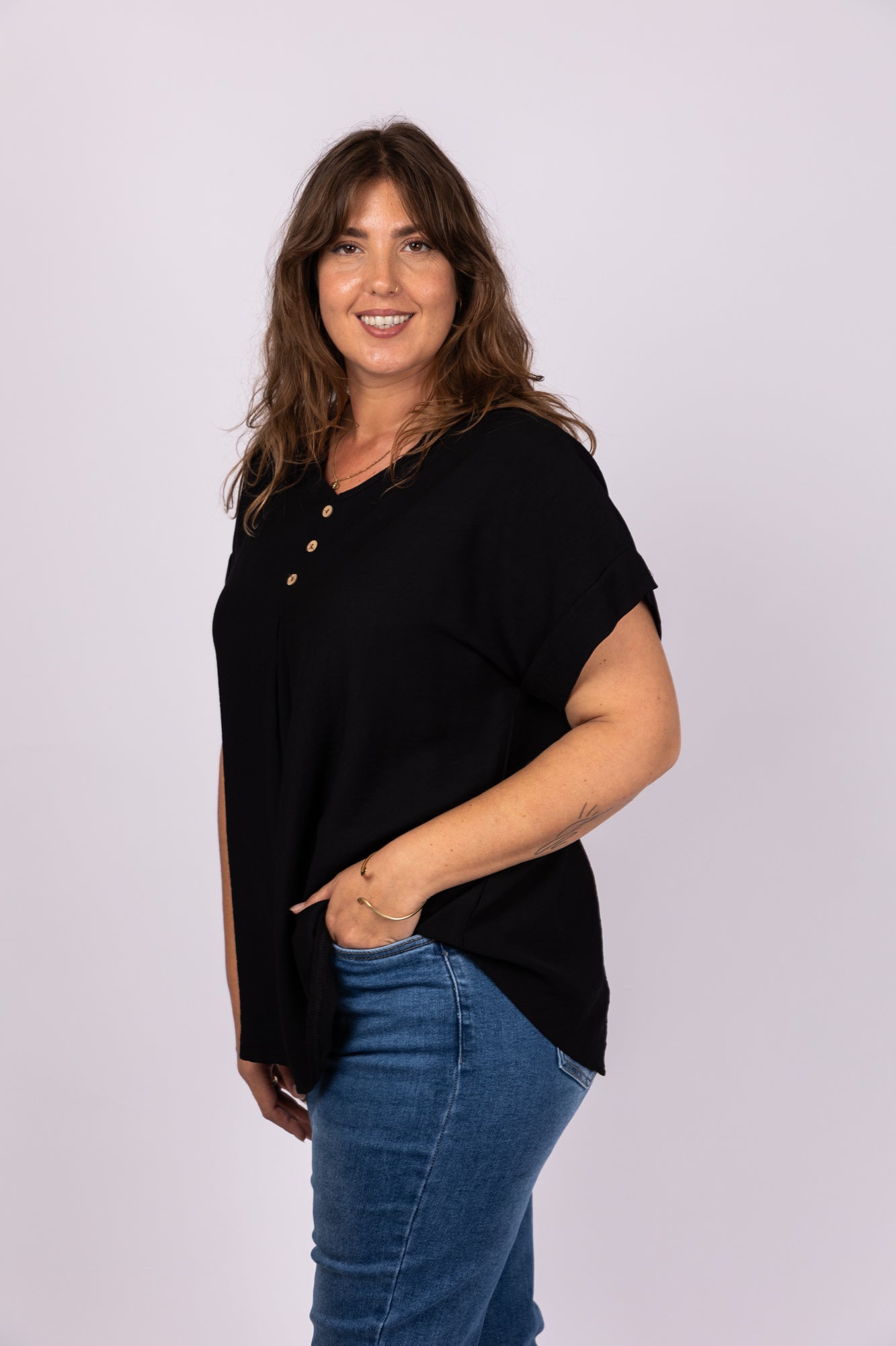 חולצת אריג שחורה בגזרת A