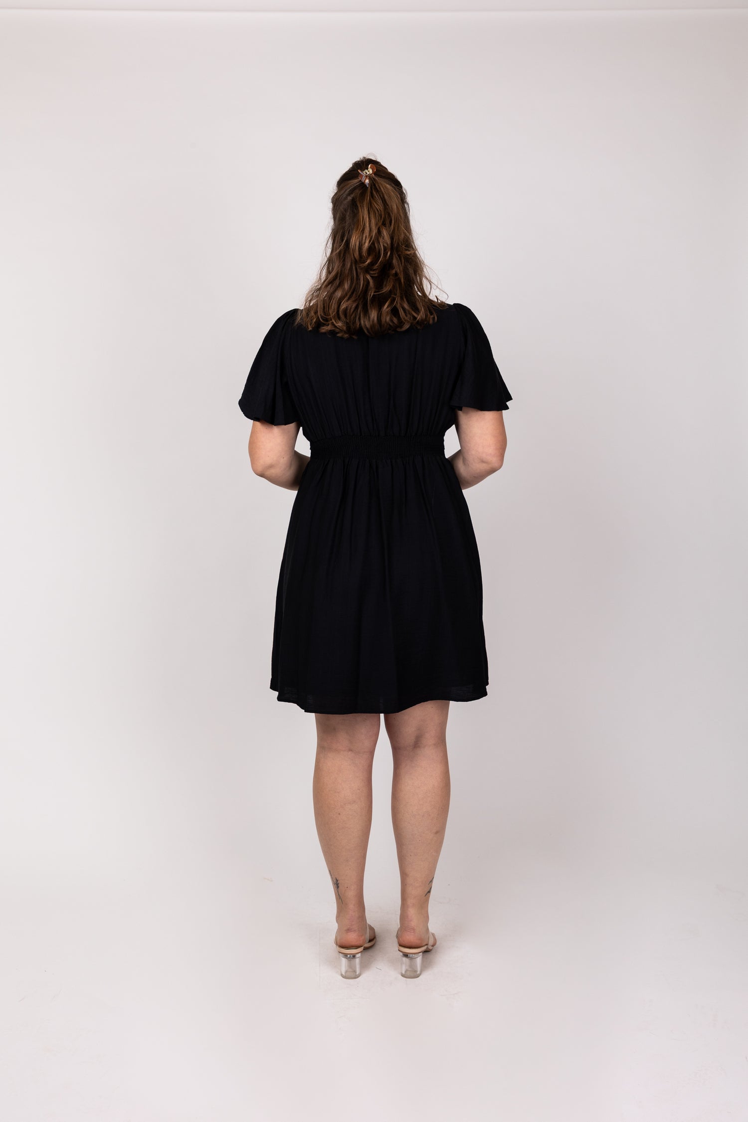 שמלת כיווצים שחורה