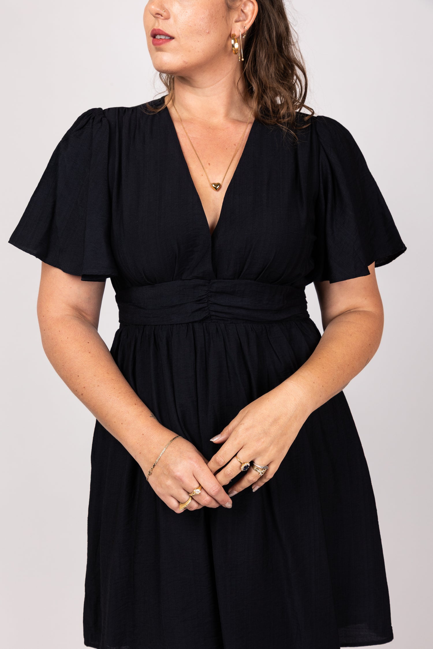 שמלת כיווצים שחורה