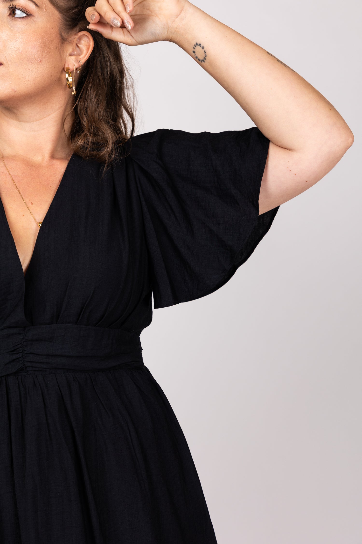 שמלת כיווצים שחורה