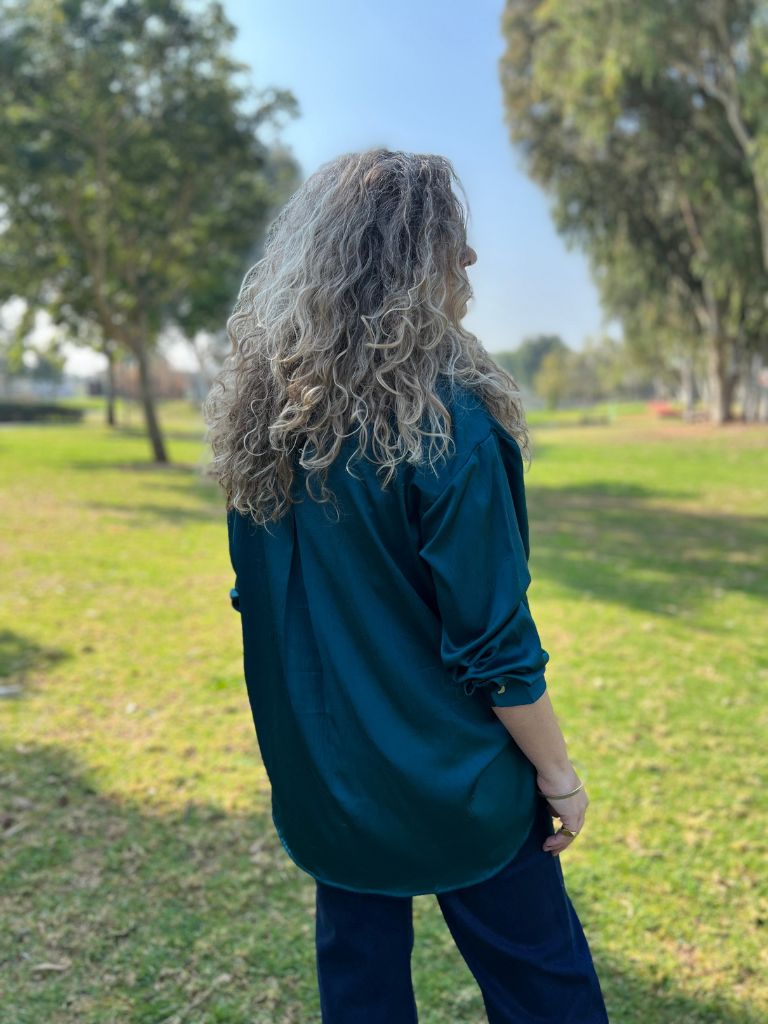 חולצת סאטן טורקיז
