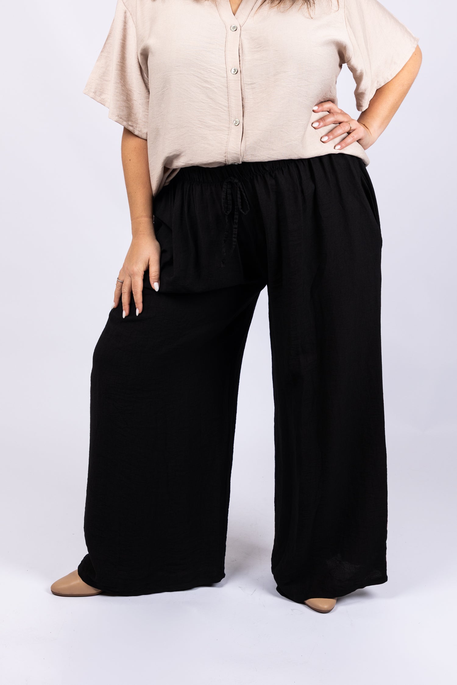 מכנסיים רחבים שחורים עם גומי