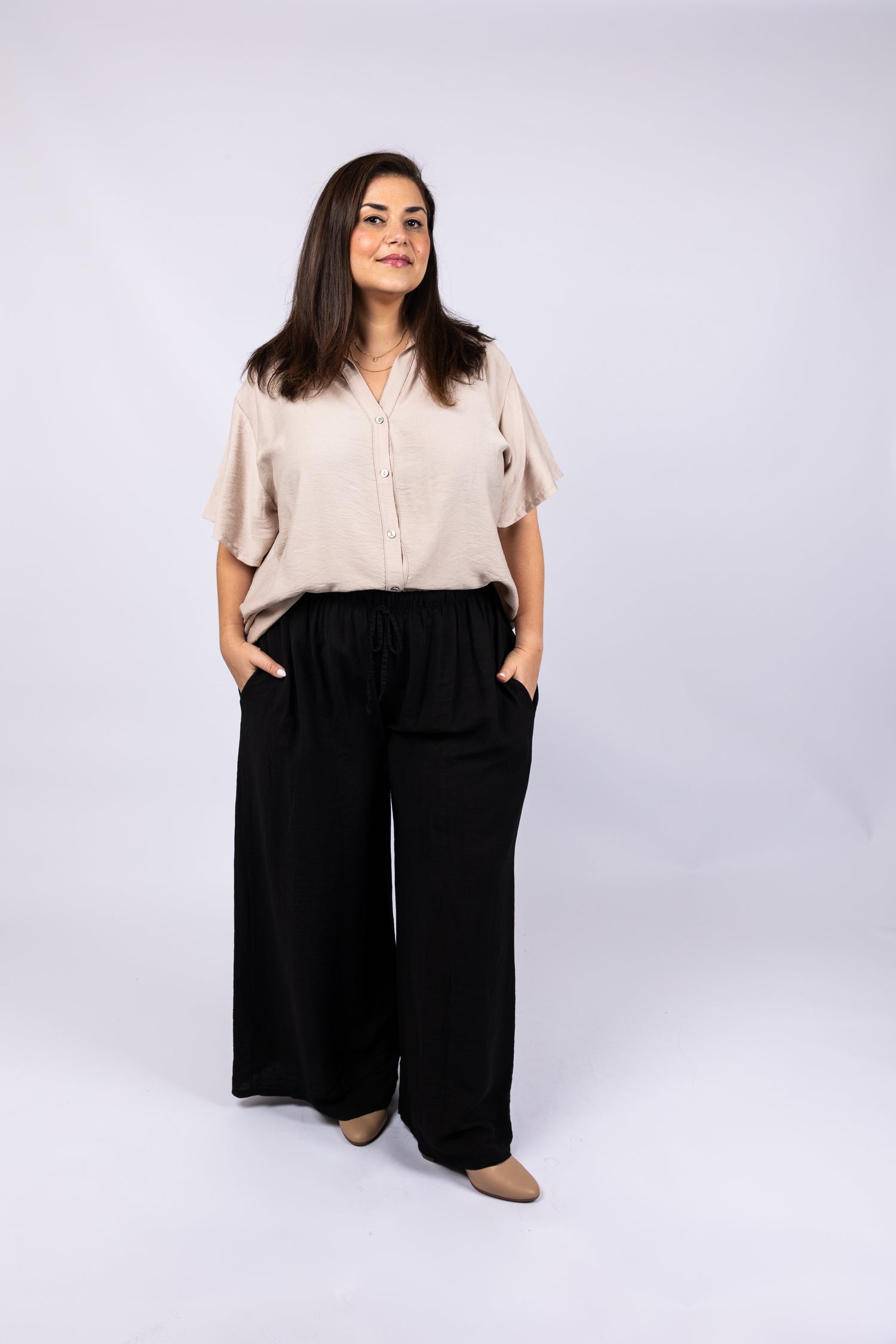 מכנסיים רחבים שחורים עם גומי