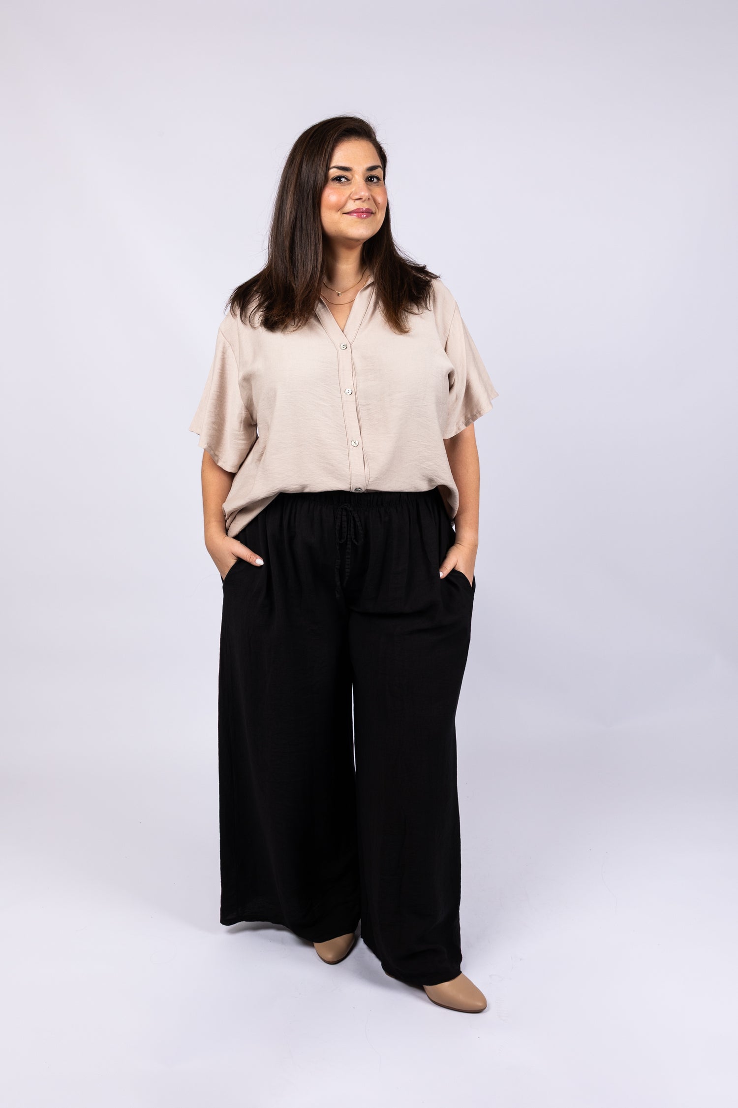 מכנסיים רחבים שחורים עם גומי