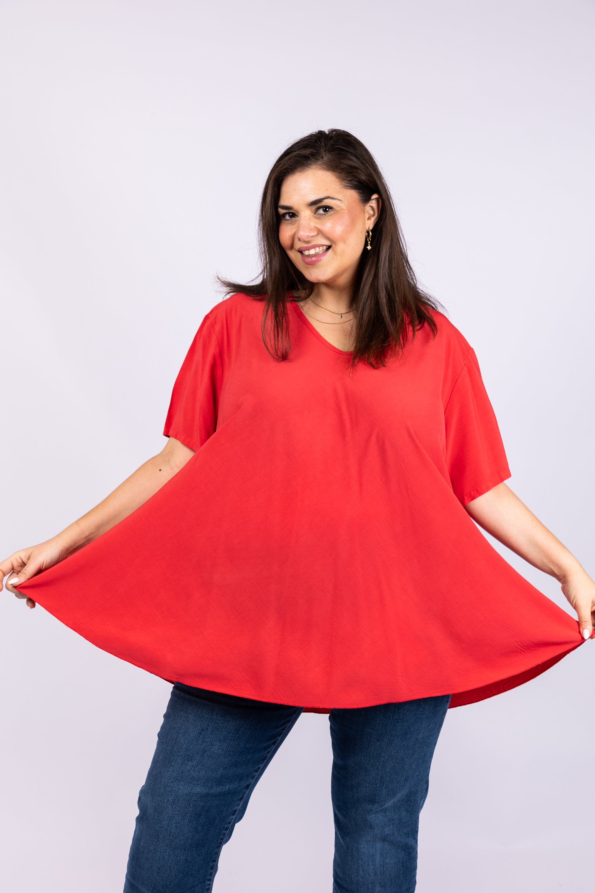 חולצת T בגזרת A אדומה