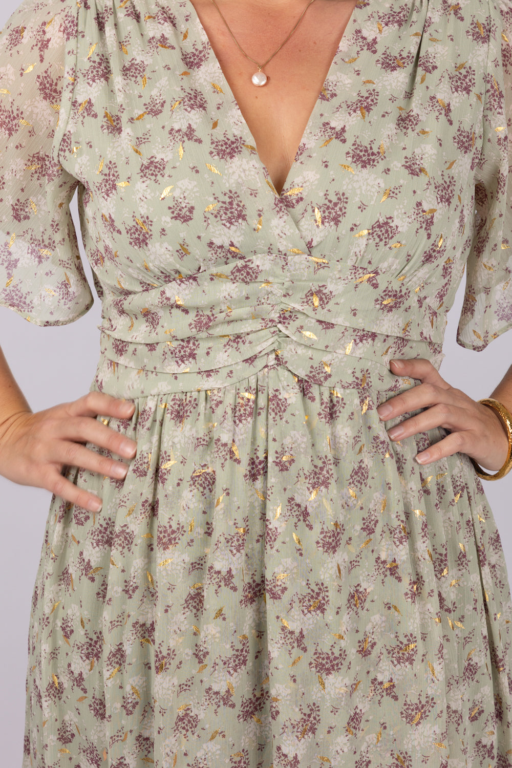 שמלת כיווצים מקסי מוזהבת