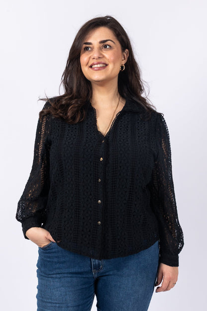 חולצת תחרה שחורה