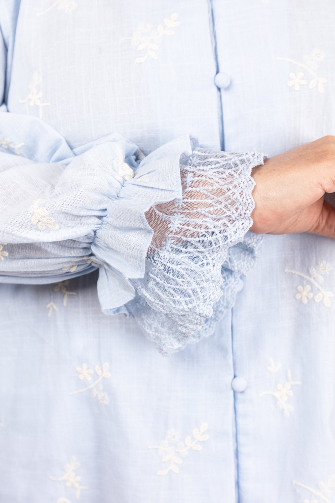 חולצה מכופתרת רקומה