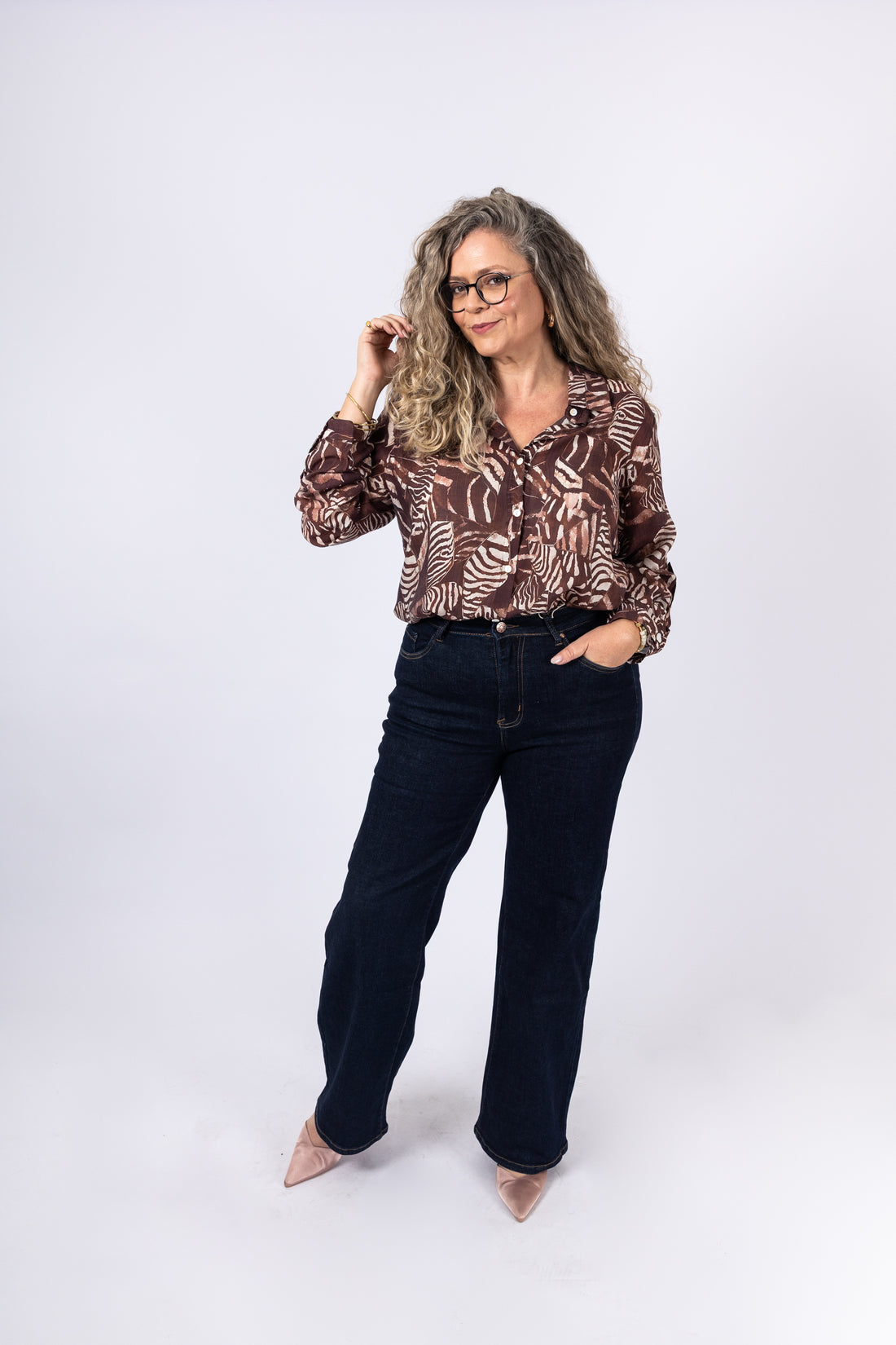 חולצה מכופתרת דקה עם הדפס בגוונים חומים