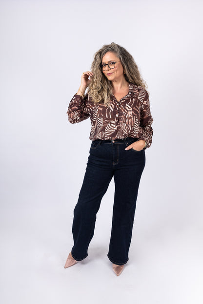 חולצה מכופתרת דקה עם הדפס בגוונים חומים