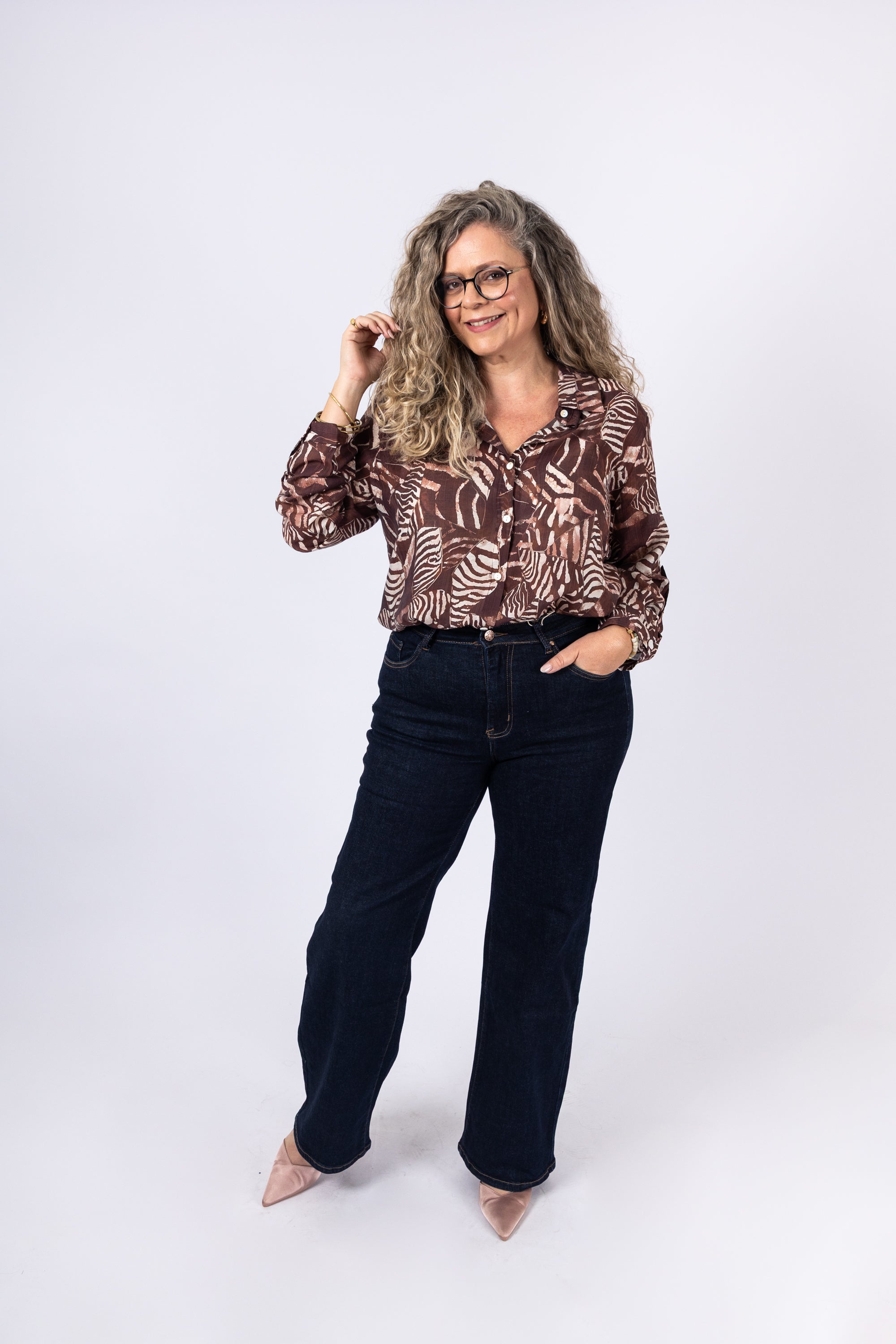 חולצה מכופתרת דקה עם הדפס בגוונים חומים