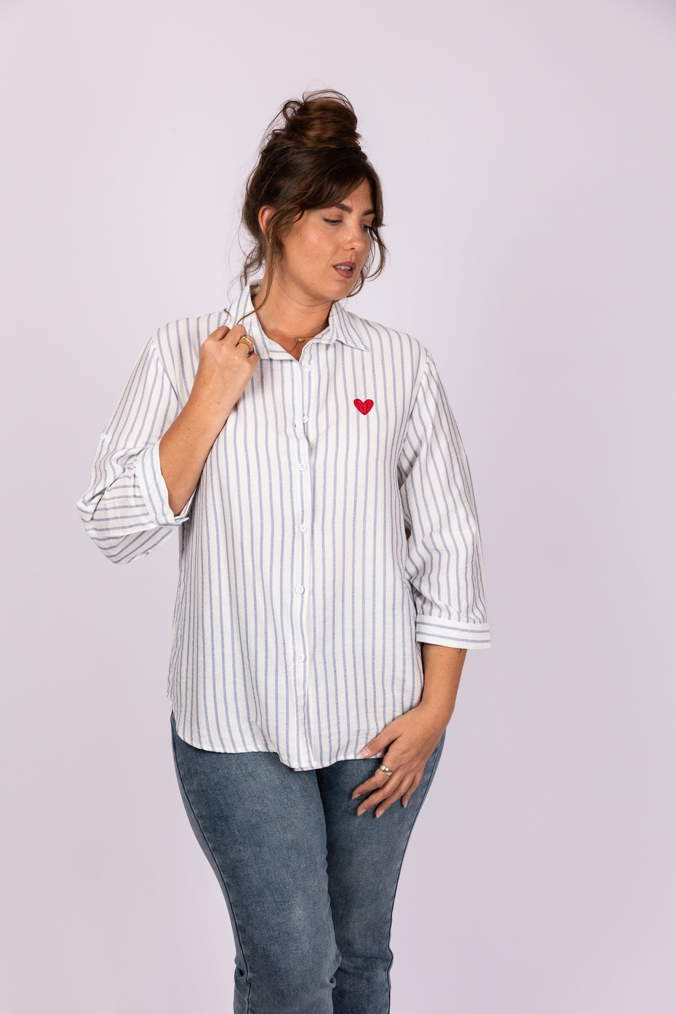 חולצה מכופתרת עם פסים