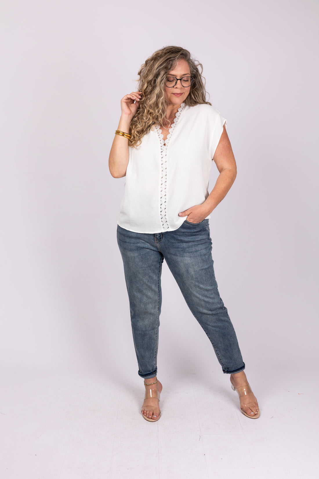 חולצת תחרה לבנה