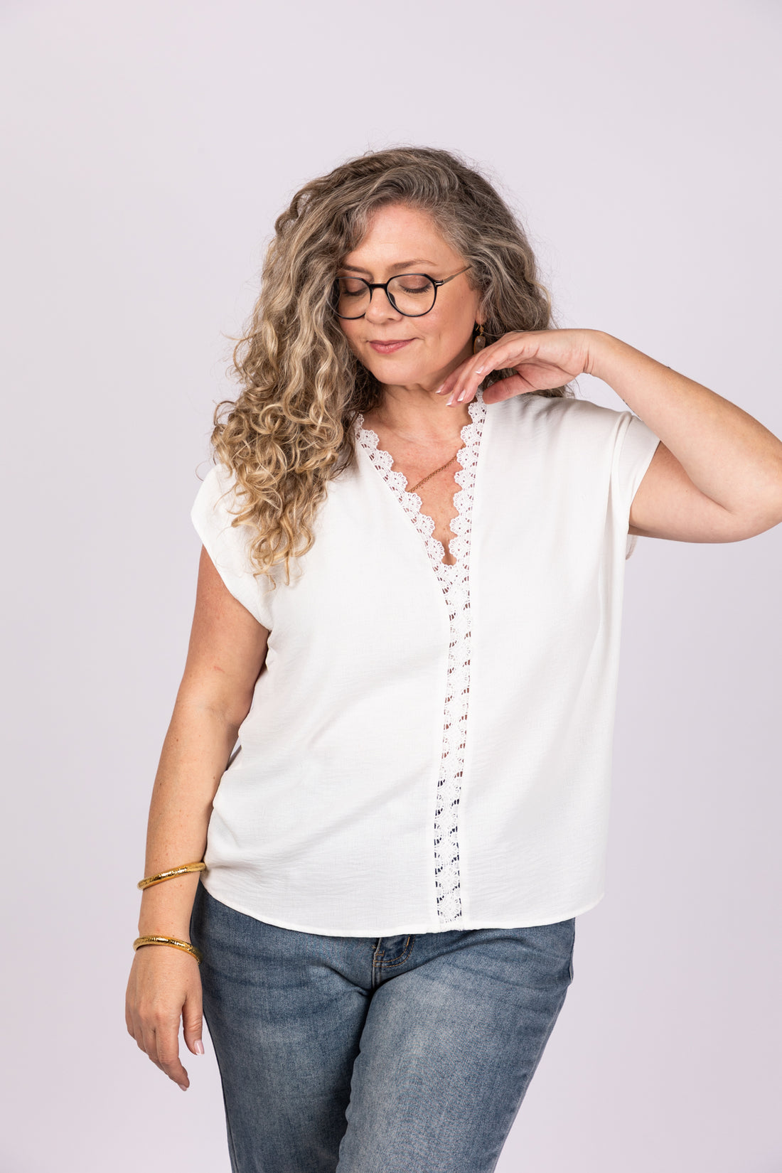 חולצת תחרה לבנה