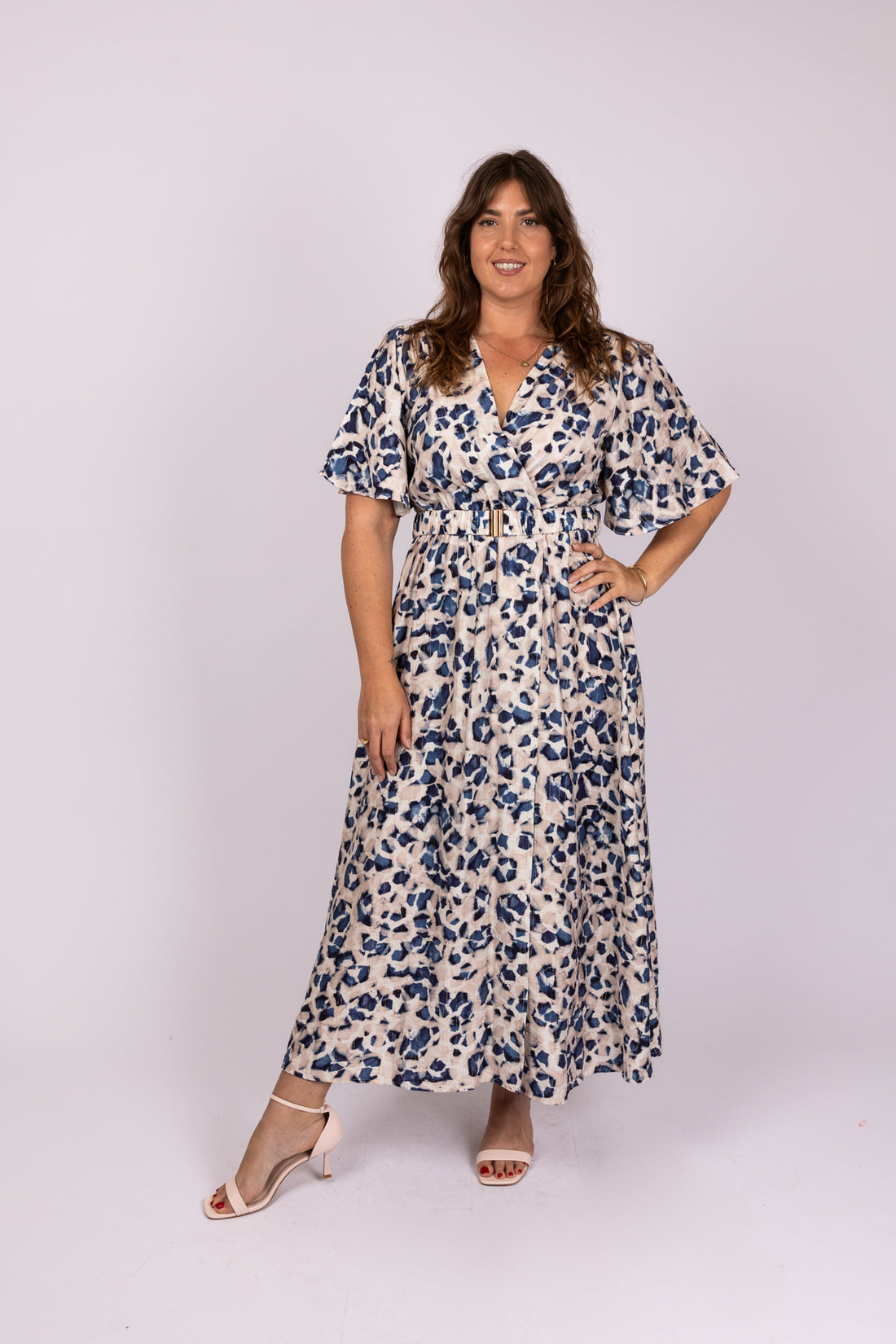 שמלת מעטפת עם חגורה