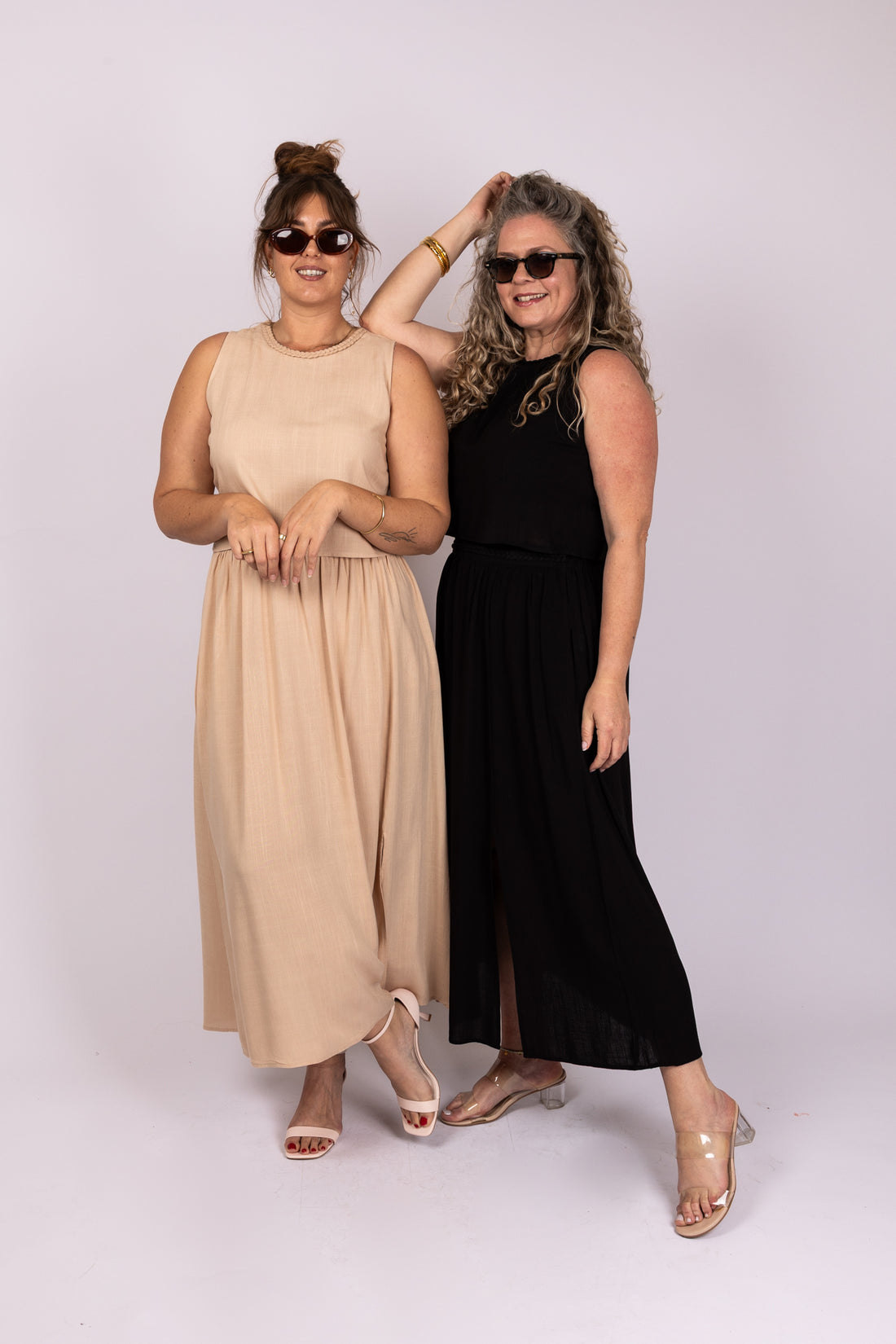 חליפת חצאית שחורה