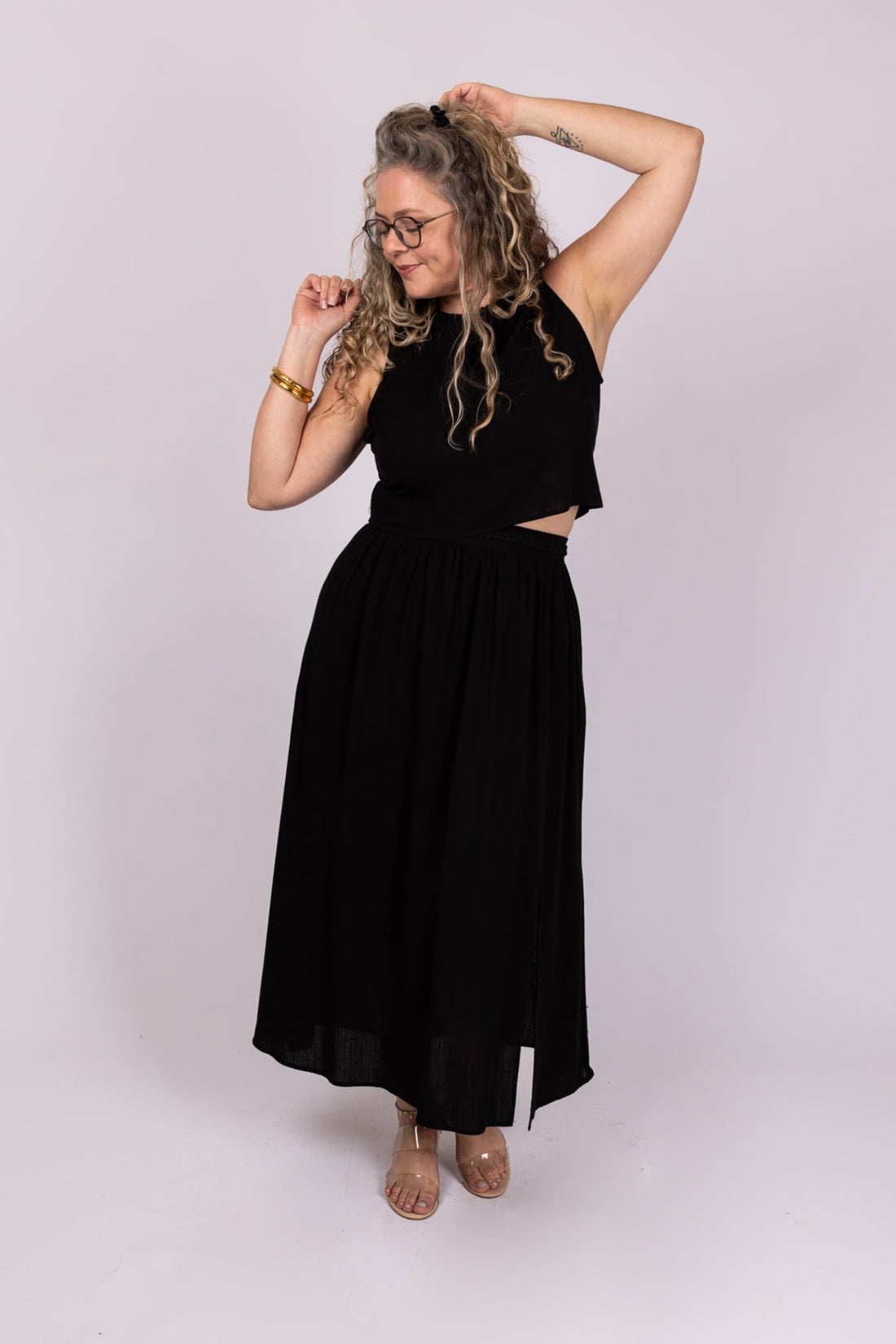 חליפת חצאית שחורה