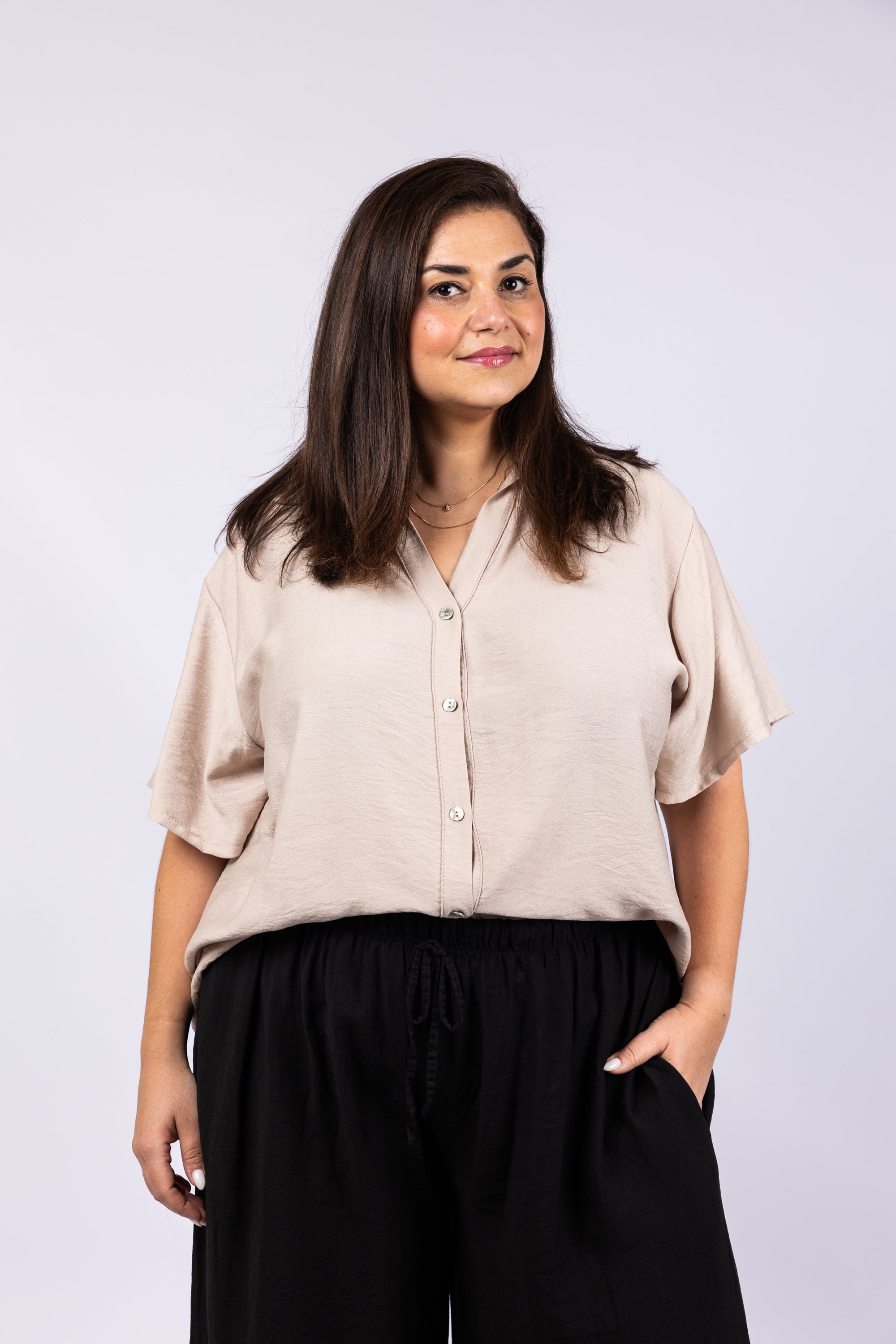 חולצת אוברסייז מכופתרת בז&
