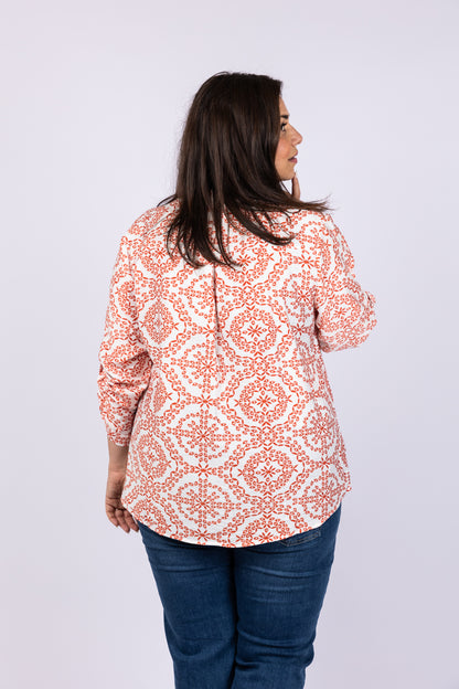 חולצת אריג מעוטרת