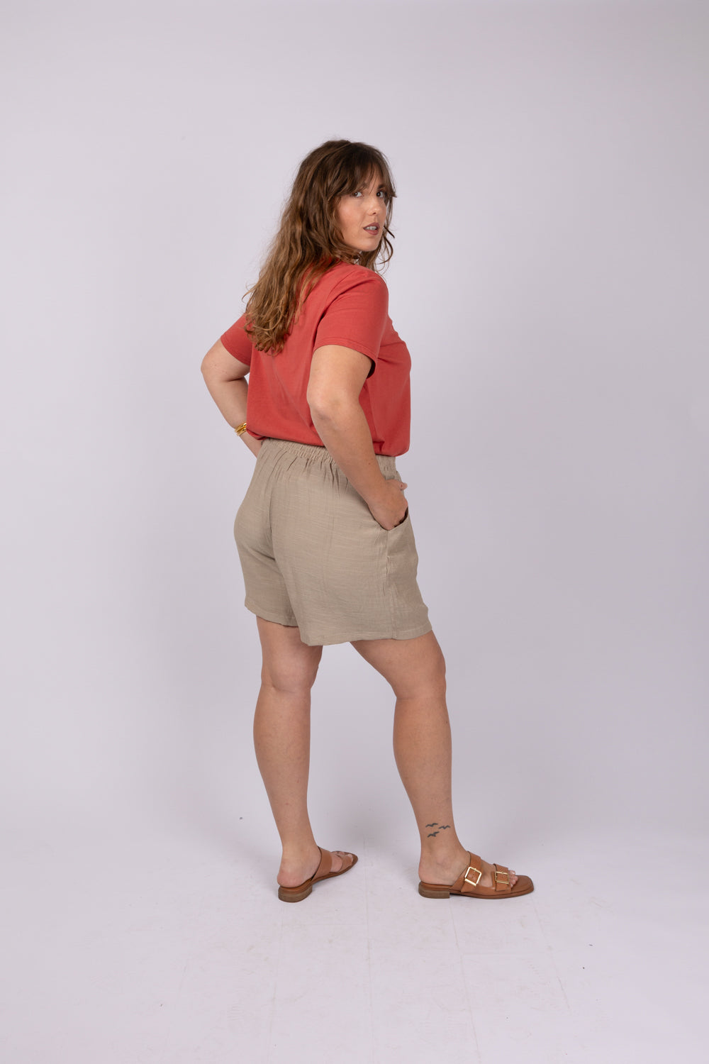 מכנסיים קצרים עם גומי חאקי