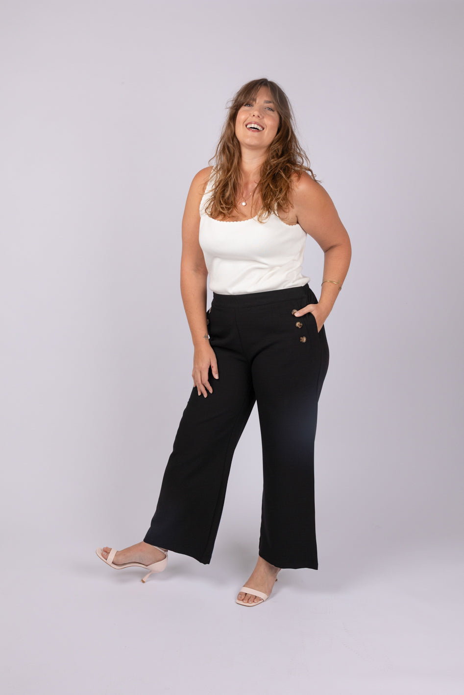 מכנסיים שחורים מחוייטים