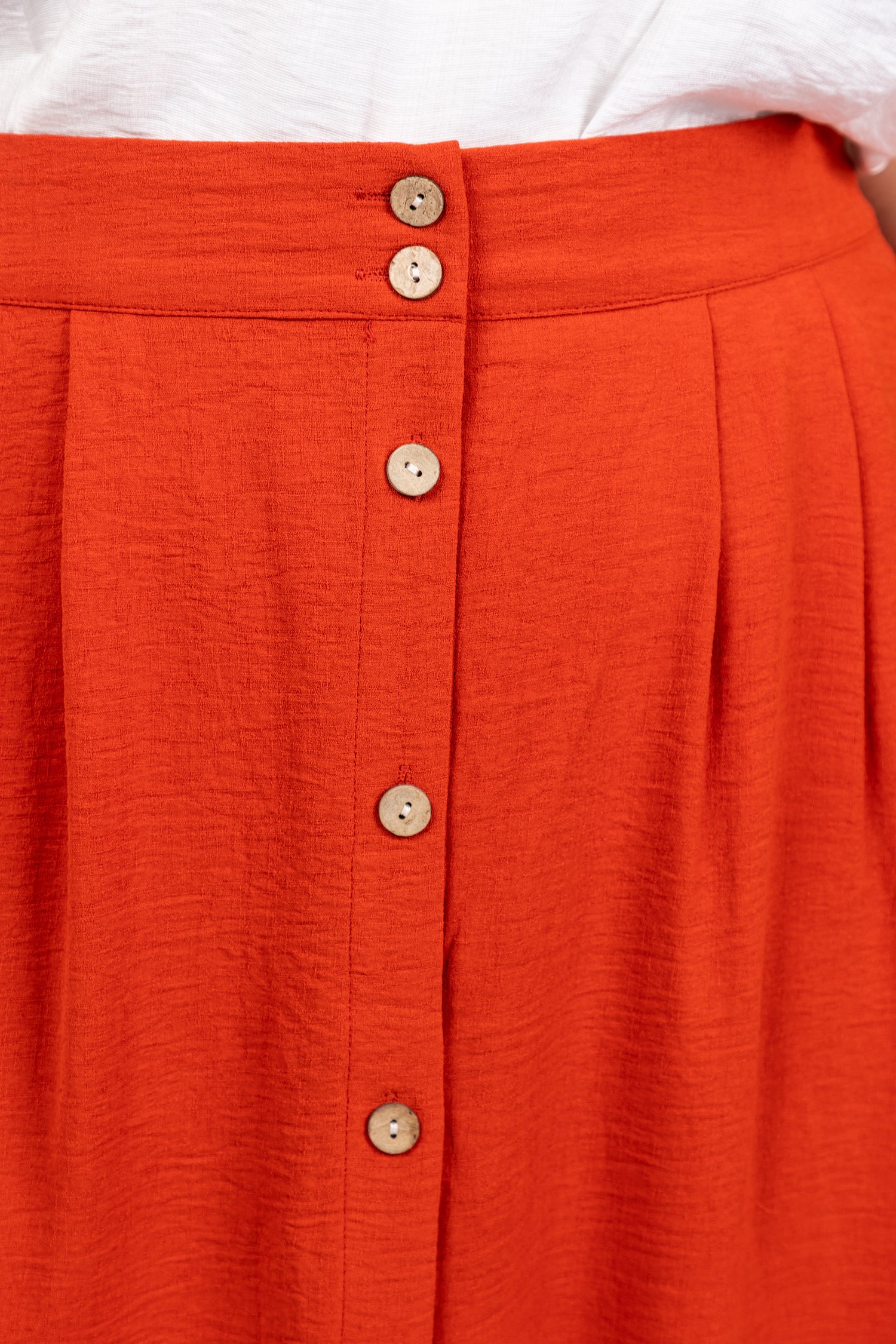 חצאית חמרה עם כפתורים